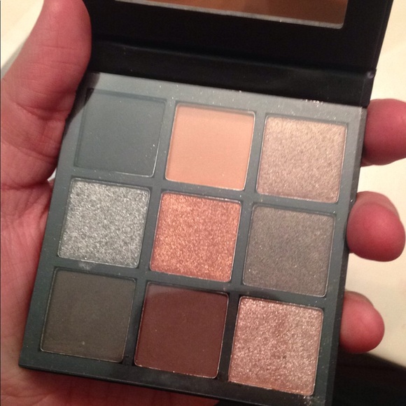 Huda beauty 9 pallet eyeshadow - Picture 2 of 6